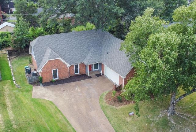 8301 WEATHERWOOD LN, Memphis, TN 38018