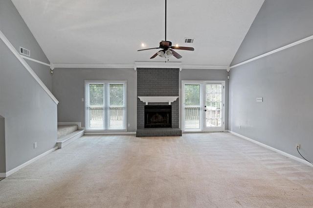 8301 WEATHERWOOD LN, Memphis, TN 38018