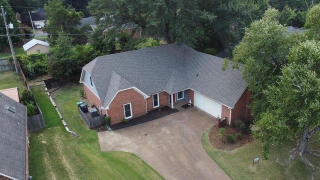 8301 WEATHERWOOD LN, Memphis, TN 38018