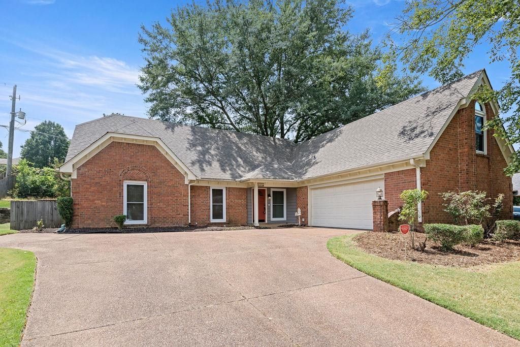 8301 WEATHERWOOD LN, Memphis, TN 38018