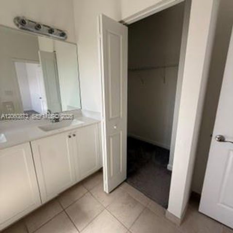 25180 SW 114th Ave 10, Homestead, FL 33032