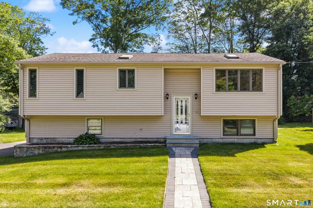 3 Hawley Drive, Ansonia, CT 06401