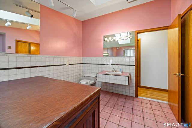 3 Hawley Drive, Ansonia, CT 06401