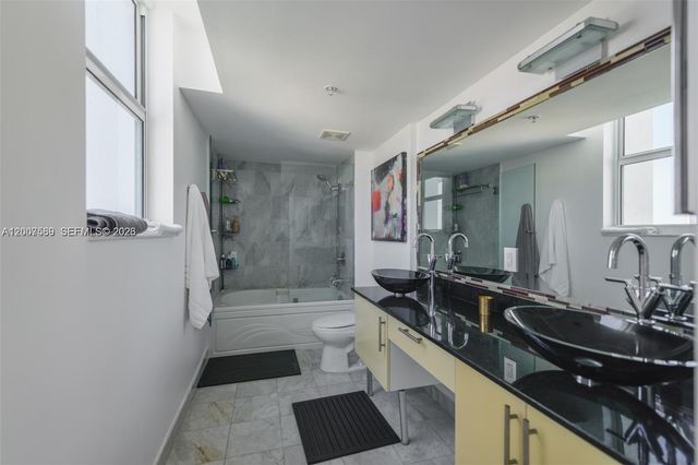 31 SE 5th St 3002, Miami, FL 33131