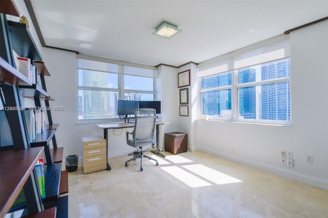 31 SE 5th St 3002, Miami, FL 33131