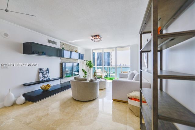 31 SE 5th St 3002, Miami, FL 33131