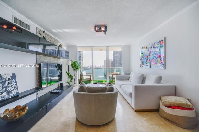 31 SE 5th St 3002, Miami, FL 33131