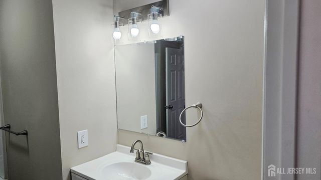 9 NE pinetree Court, Monroe, NJ 08831