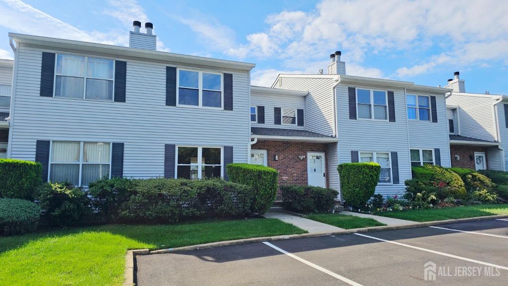 9 NE pinetree Court, Monroe, NJ 08831