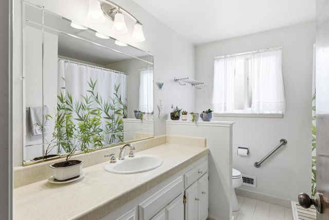 2747 Bradshaw, Sacramento, CA 95827