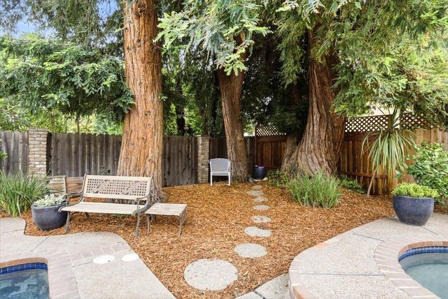 2747 Bradshaw, Sacramento, CA 95827