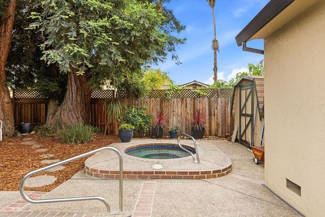 2747 Bradshaw, Sacramento, CA 95827