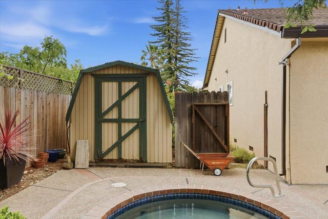 2747 Bradshaw, Sacramento, CA 95827