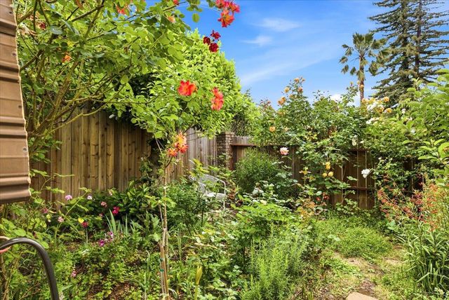 2747 Bradshaw, Sacramento, CA 95827