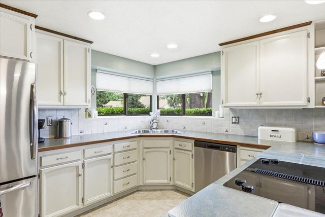 2747 Bradshaw, Sacramento, CA 95827