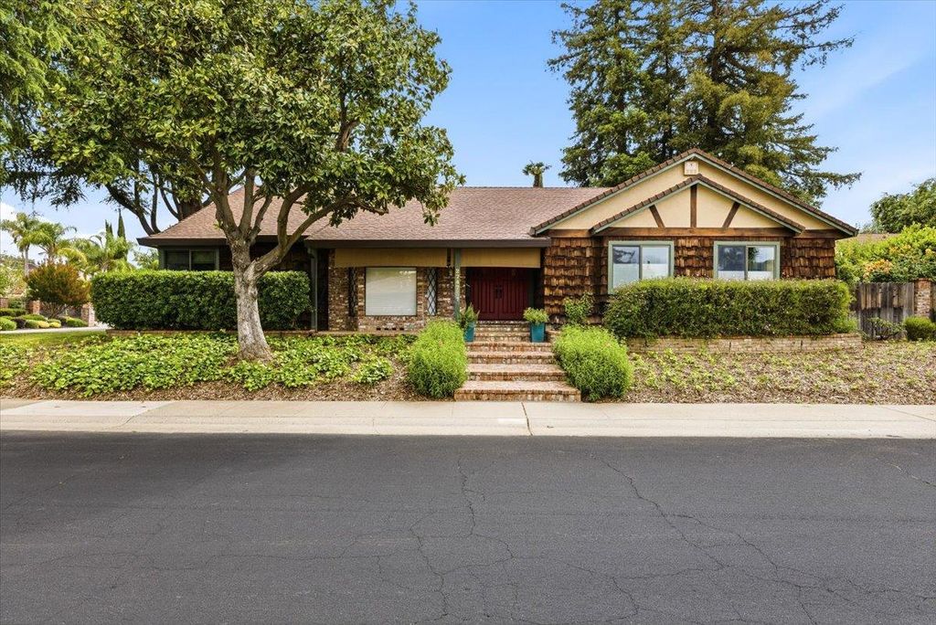 2747 Bradshaw, Sacramento, CA 95827