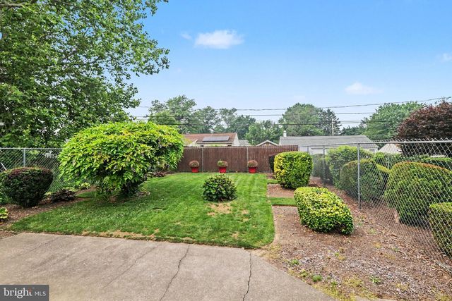 127 HENRY RD, Enola, PA 17025