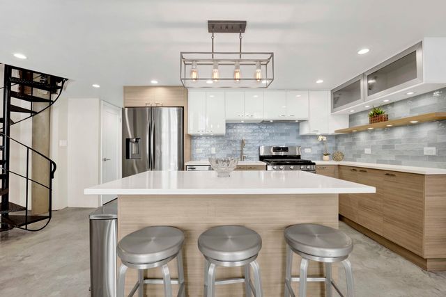 525 N HALSTED Street 208, Chicago, IL 60622