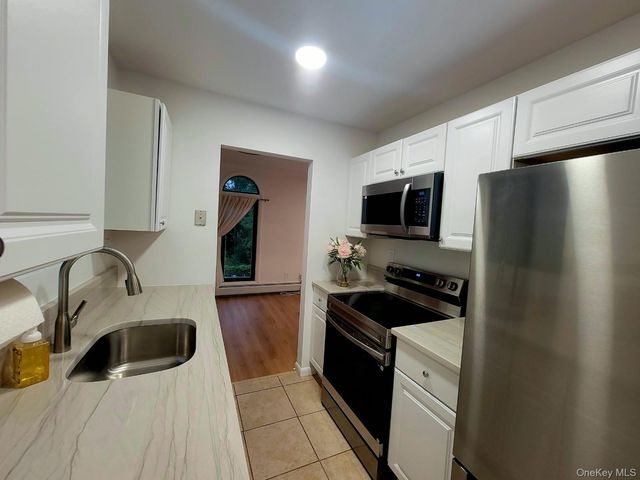 14 Granada Crescent 19, White Plains, NY 10603