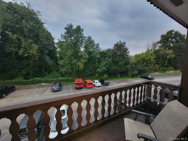 14 Granada Crescent 19, White Plains, NY 10603