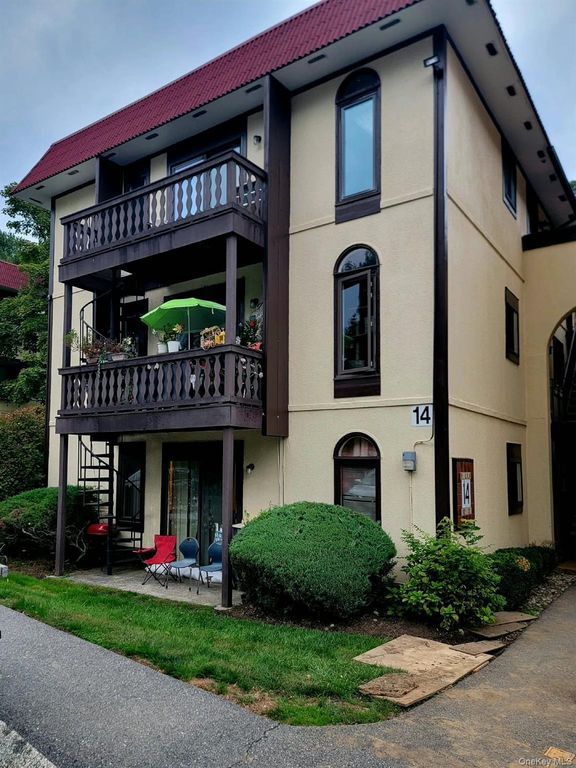 14 Granada Crescent 19, White Plains, NY 10603