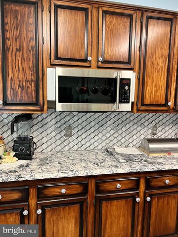 8530 OAK CHASE, Fairfax Station, VA 22039