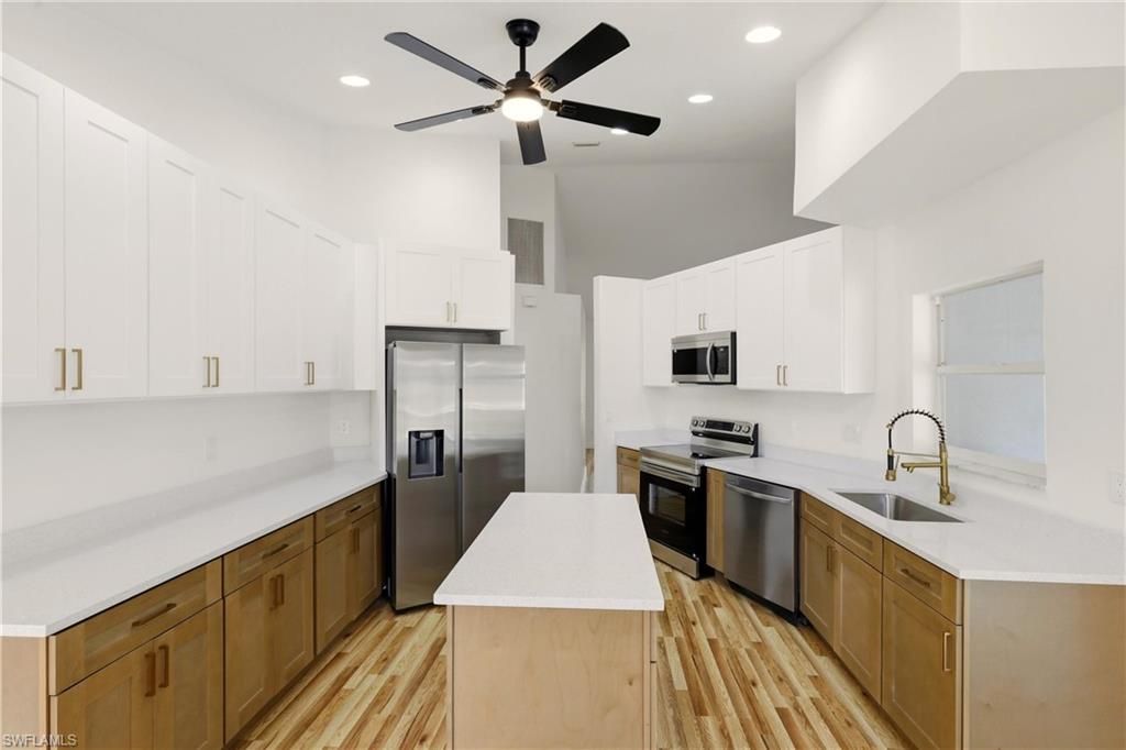 Image 14 of property listing at 410 SE 7th ST, Cape Coral, FL 33990