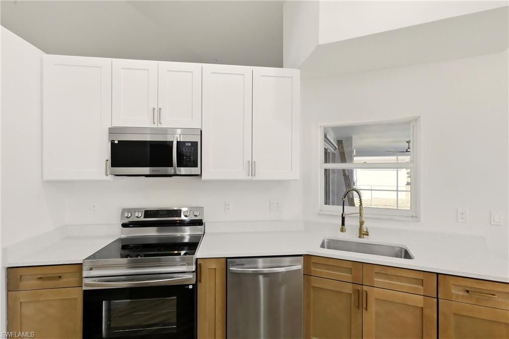 Image 15 of property listing at 410 SE 7th ST, Cape Coral, FL 33990