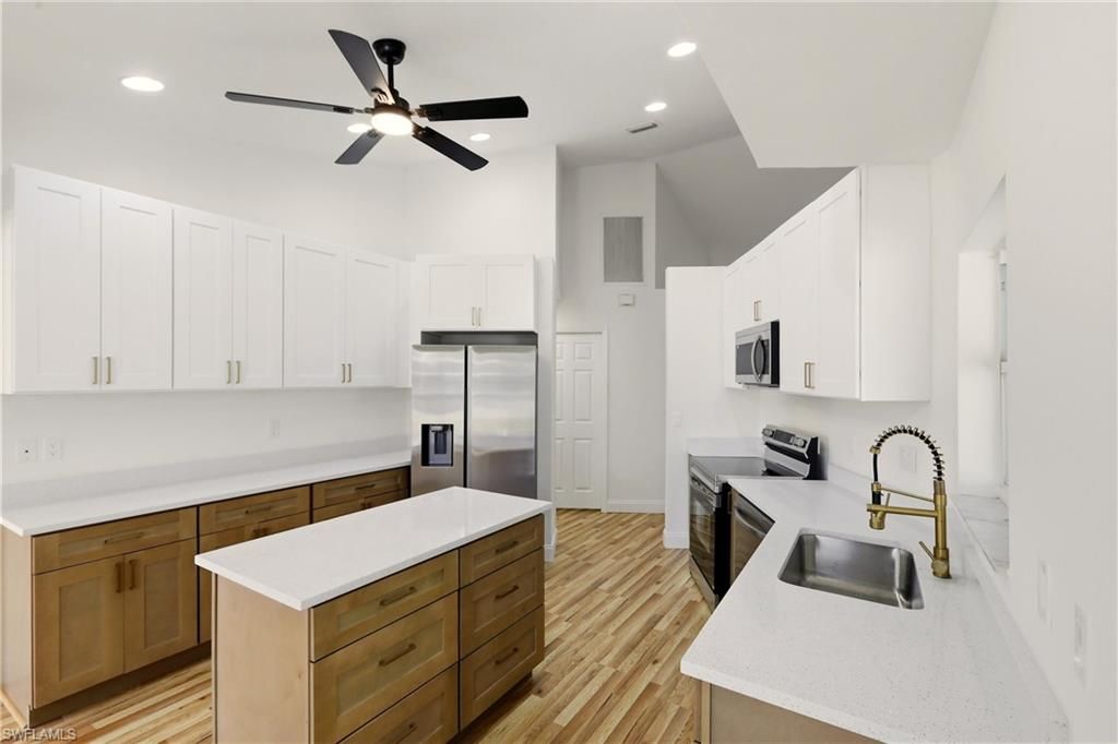 Image 16 of property listing at 410 SE 7th ST, Cape Coral, FL 33990