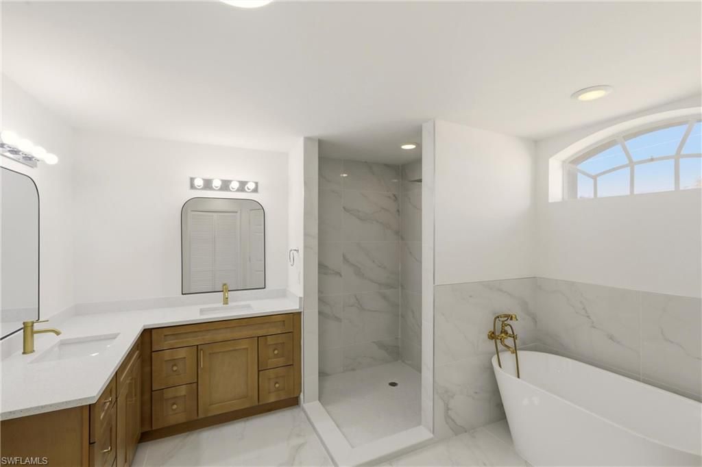 Image 22 of property listing at 410 SE 7th ST, Cape Coral, FL 33990