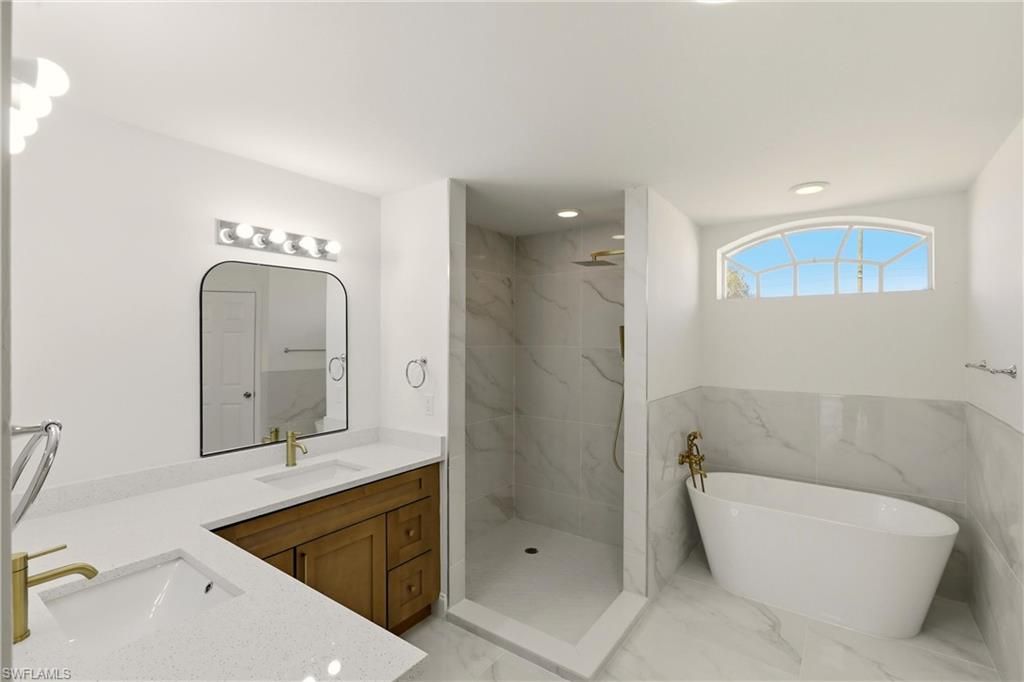 Image 23 of property listing at 410 SE 7th ST, Cape Coral, FL 33990