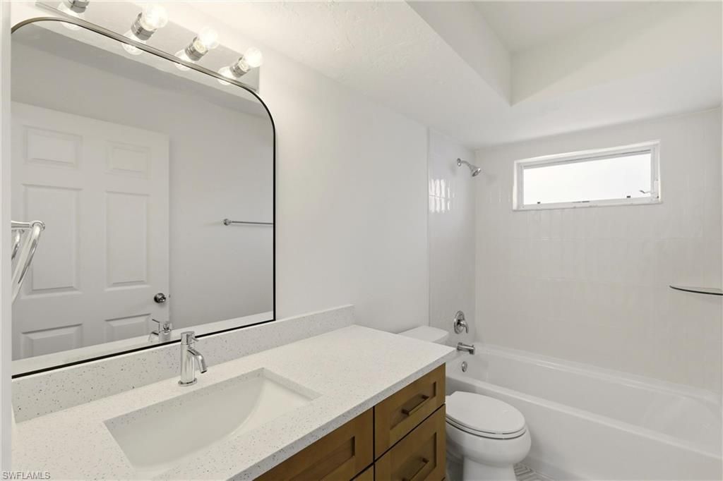 Image 29 of property listing at 410 SE 7th ST, Cape Coral, FL 33990