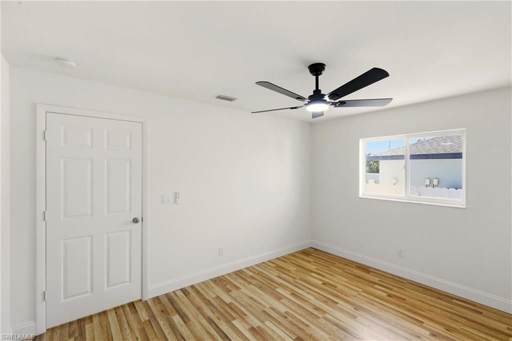 Image 32 of property listing at 410 SE 7th ST, Cape Coral, FL 33990