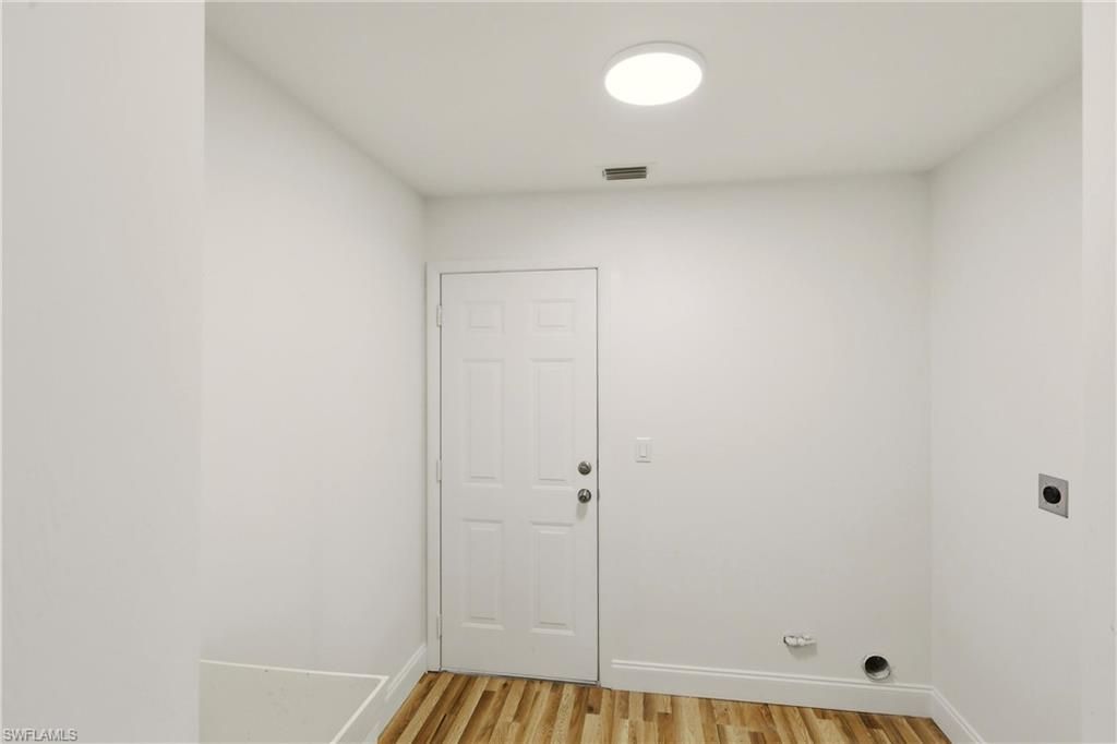 Image 34 of property listing at 410 SE 7th ST, Cape Coral, FL 33990