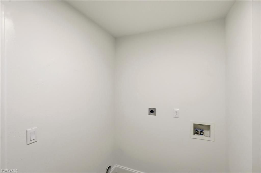 Image 36 of property listing at 410 SE 7th ST, Cape Coral, FL 33990