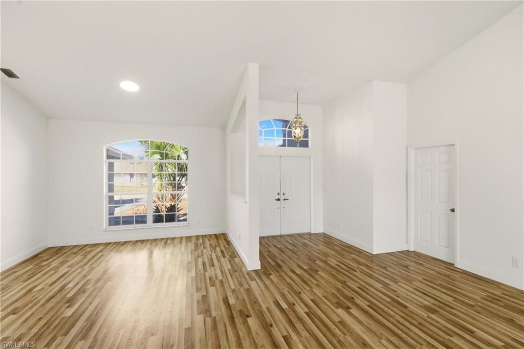 Image 6 of property listing at 410 SE 7th ST, Cape Coral, FL 33990