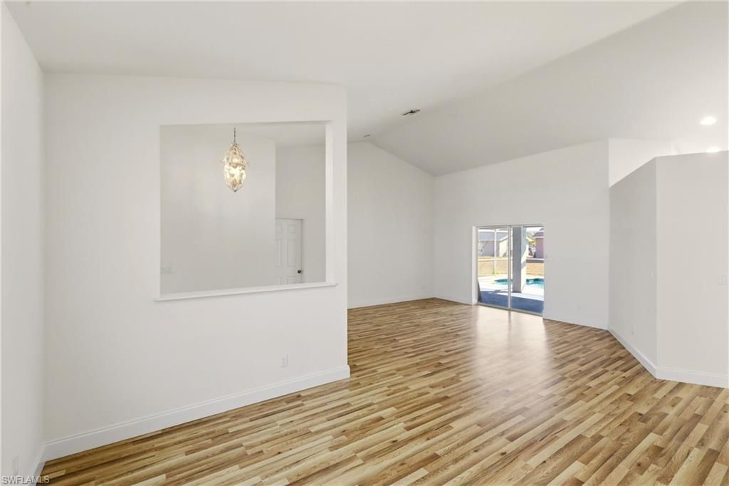 Image 8 of property listing at 410 SE 7th ST, Cape Coral, FL 33990