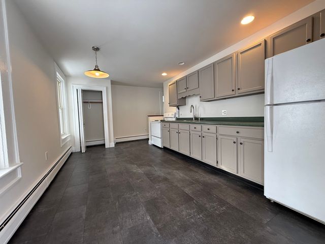 1908 US Route 7 N, Rutland Town, VT 05701