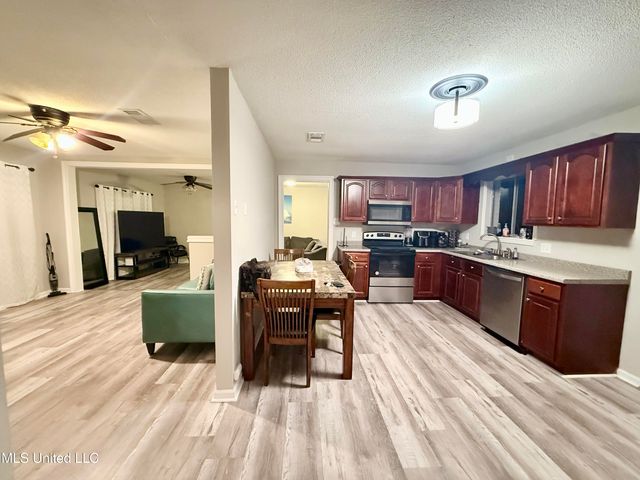 4218 Martha Court, Pascagoula, MS 39581