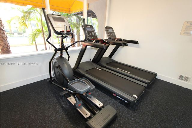 4550 NW 9th St 815E, Miami, FL 33126