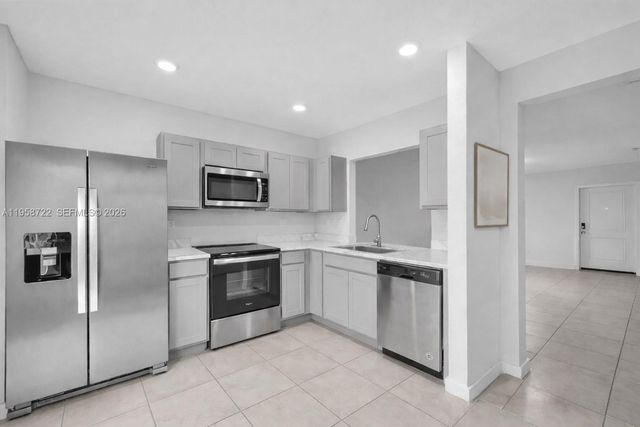 460 NE 4th Ln, Florida City, FL 33034