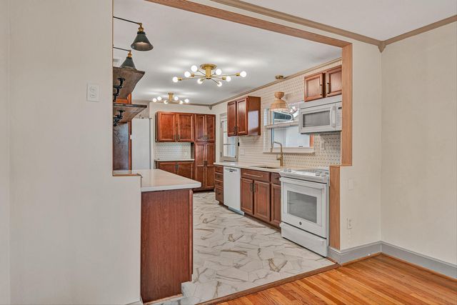 3337 Woodland DR, Roanoke, VA 24015