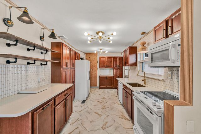 3337 Woodland DR, Roanoke, VA 24015