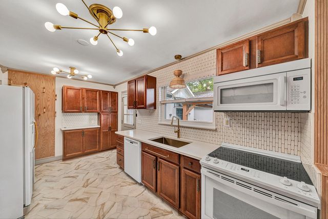 3337 Woodland DR, Roanoke, VA 24015