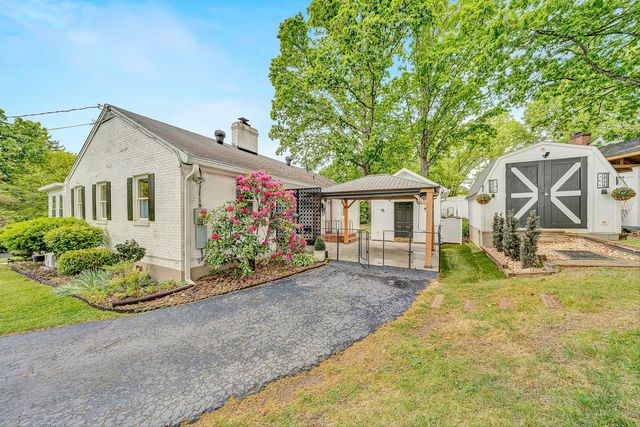 3337 Woodland DR, Roanoke, VA 24015