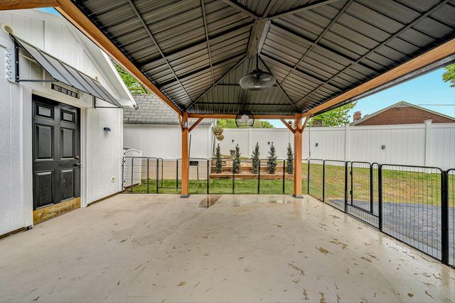 3337 Woodland DR, Roanoke, VA 24015