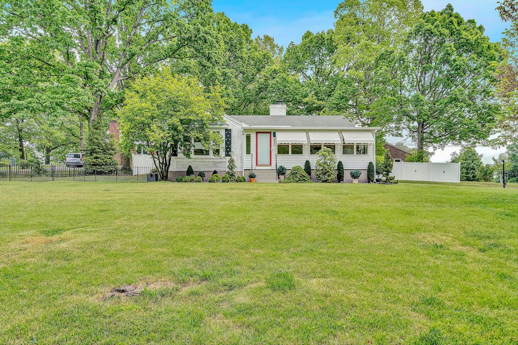 3337 Woodland DR, Roanoke, VA 24015