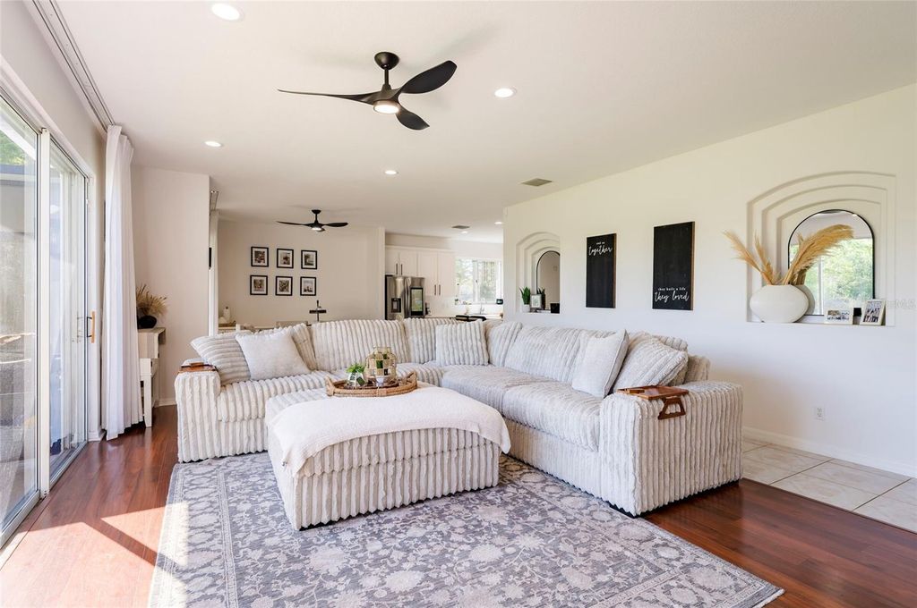 Image 22 of property listing at 212 EXCALIBUR COURT, Brandon, FL 33511