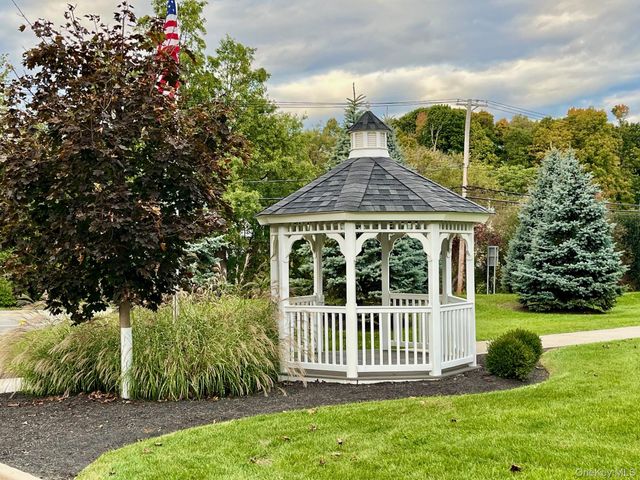 44 High Street 125, Chester, NY 10918