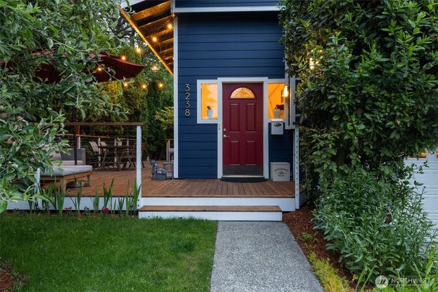 3238 Walnut Avenue SW, Seattle, WA 98116